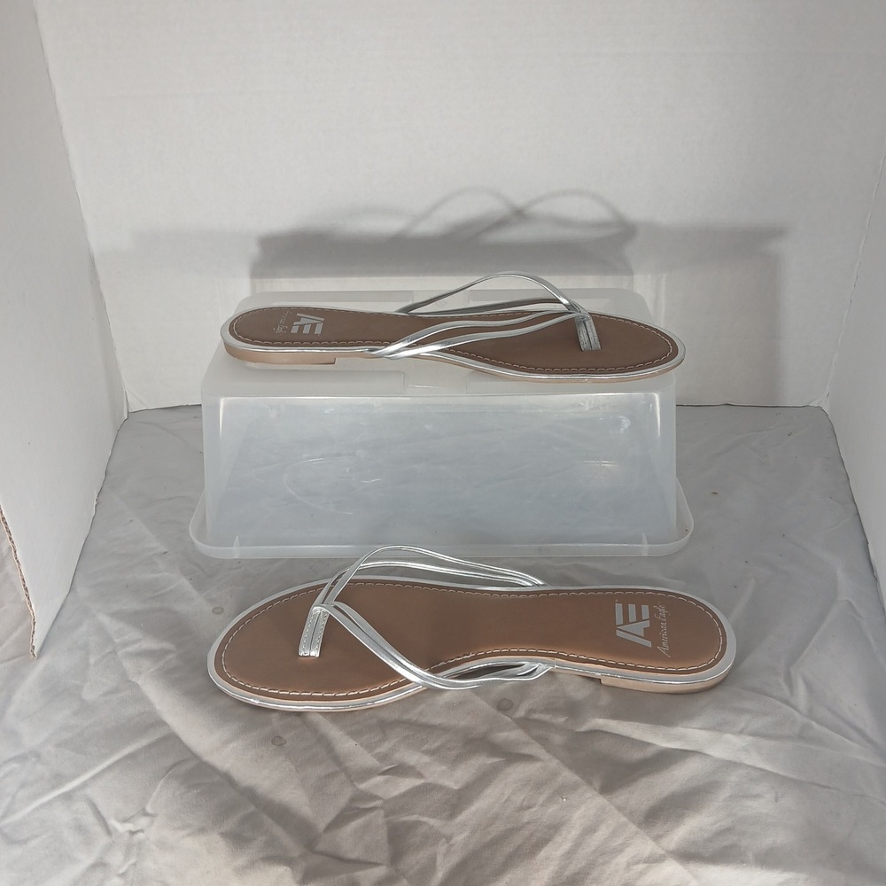 American Eagle‎ Thong Sandals 12 Silver Metallic Multi-Strap Casual Summer Flat - Picture 2 of 9